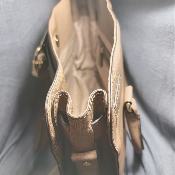 ♡AUTHENTIC ♡MICHAEL Kors Hamilton ♡Khaki ♡Saffiano Leather ♡Gold-Tone Lock Charm - Picture 9 of 11